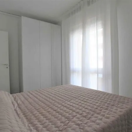 Apartament In 24833 *